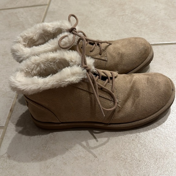 Cute light brown fluffy booties😍🤎🍂 - Picture 2 of 4